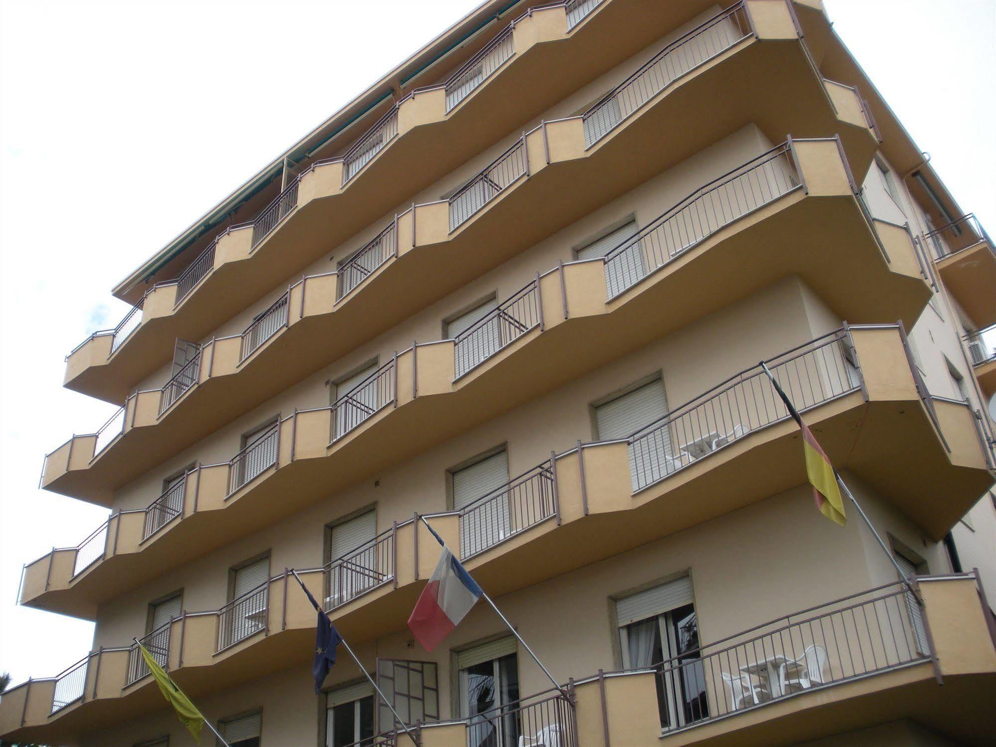 Hotel Solidago Arma di Taggia Exterior photo